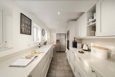 Kitchen at Driftwood, Padstow, Cornwall, self catering with Beach Retreats.