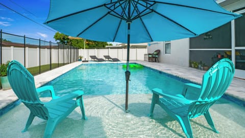 Heated Pool with sun shelf