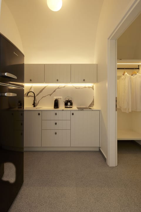 Lerion Villa with Heated Hydromassage Tub | Private kitchenette | Espresso maker, coffee/tea maker, electric kettle, toaster