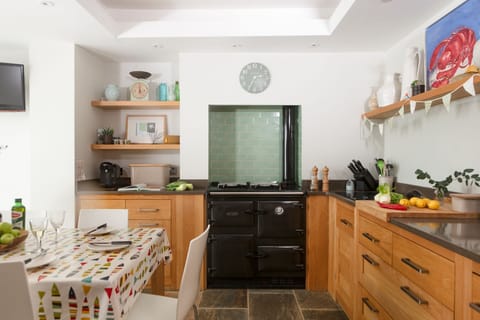 The cooker range and facilities - La Folie