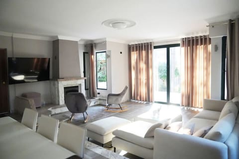 Living room (Ground floor)