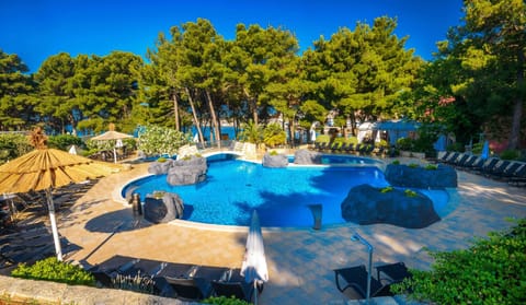Seasonal outdoor pool, pool umbrellas, sun loungers