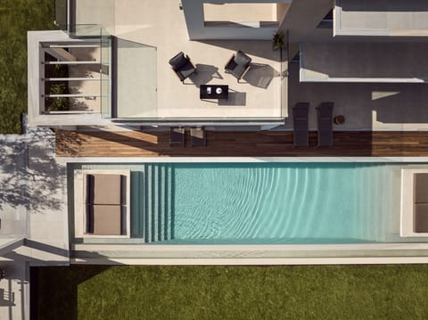 Hora Ionica Villa has an abundance of green space to immerse yourself in. 