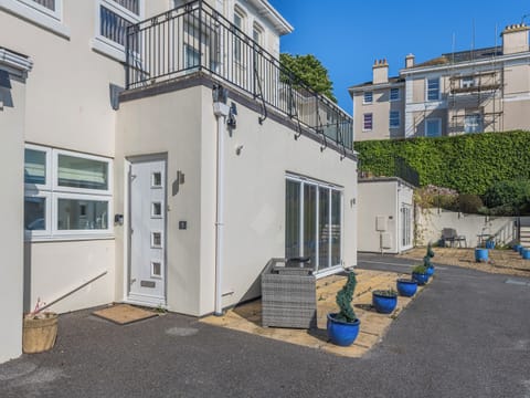 Exterior | Oversands, Torquay