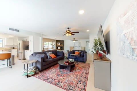 Light, bright and airy living space