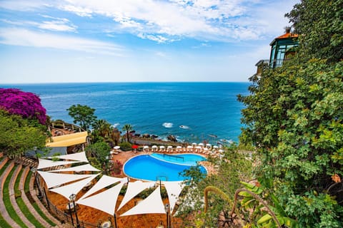 2 outdoor pools, pool umbrellas, sun loungers