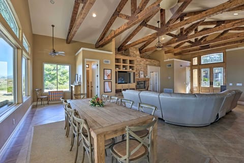House (5 Bedrooms) | Interior