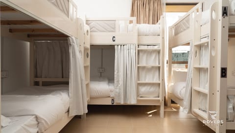 Bunk Bed in 6-bed Mixed Dorm Room - R1 | Egyptian cotton sheets, premium bedding, soundproofing