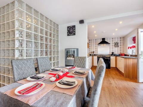 Dining Area | Ty Llyn - Tyddyn Sargent, Tyn Y Gongl, near Benllech