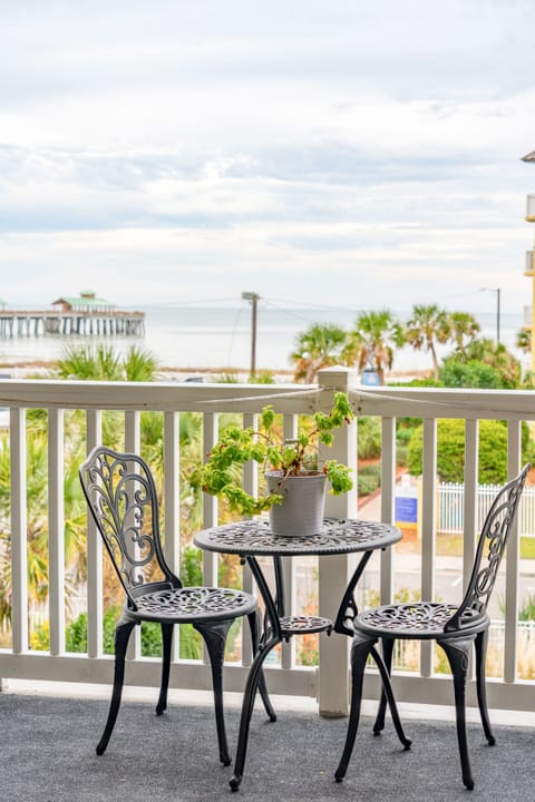 Ocean View Balcony - Pier Pointe C201