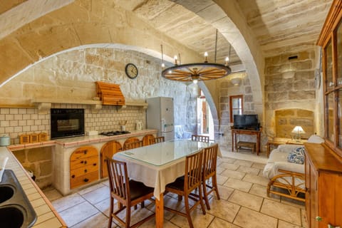 Family Townhome, Multiple Bedrooms (Ta'Leli Pool Farmhouse in Gozo) | Dining