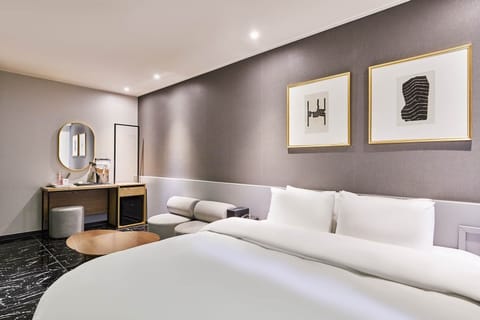 Suite (previously Pacific Hotel GimpoAirport) | Individually furnished, desk, free WiFi