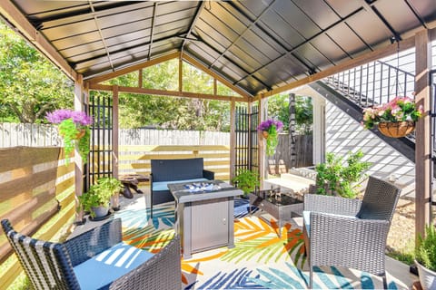 South Houston Vacation Rental | 3BR | 2BA | 1,914 Sq Ft | Stairs Required