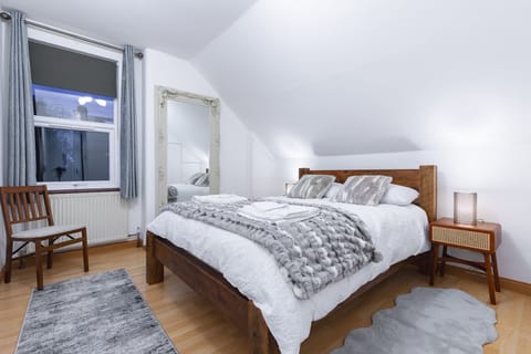 Very inviting and cosy bed room.