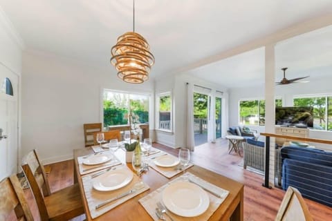 Condo, 2 Bedrooms | Dining