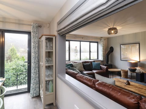 Cottage | Living area | Fireplace