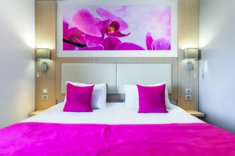 1 bedroom, individually furnished, desk, laptop workspace