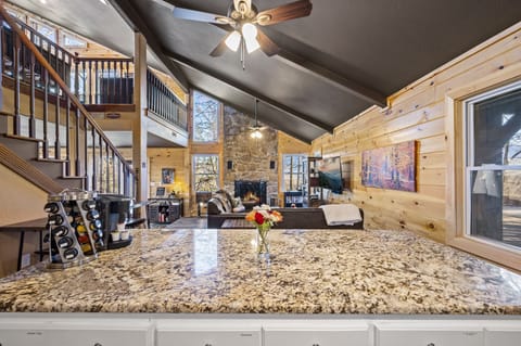 Honey Bear Treehouse's fully equipped kitchen
