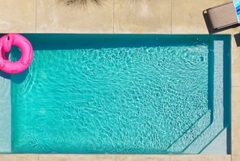 Dive into relaxation! Heated pool, pink flamingo floats, sun loungers and more!