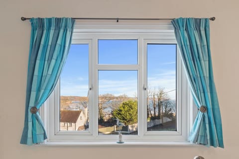 Sea Views, Parking, Enclosed Garden, Dog Friendly