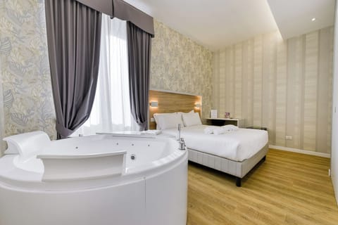 Romantic Room, 1 Queen Bed, Hot Tub | Premium bedding, pillowtop beds, in-room safe, desk