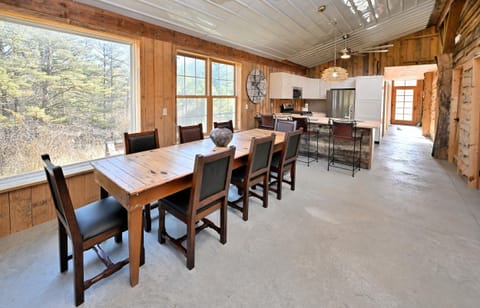 Dining/Kitchen Area