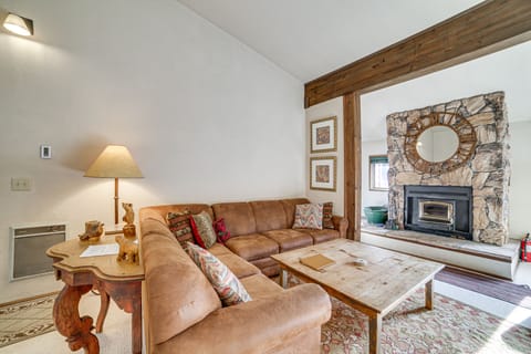 Mammoth Lakes Vacation Rental | 2BR | 3BA | 1,297 Sq Ft | 3 Steps Required