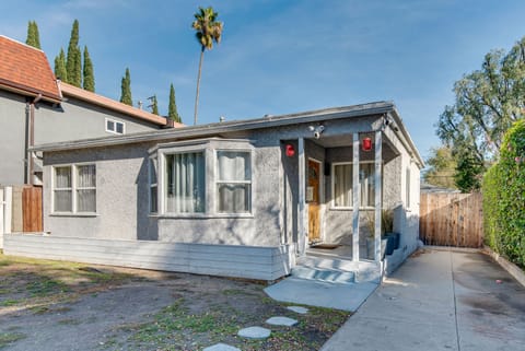 North Hollywood Vacation Rental | 2BR | 1BA | 1,100 Sq Ft | 3 Steps Required