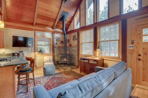 Tahoma Vacation Rental | Studio | 1BA | Stairs Required | 696 Sq Ft