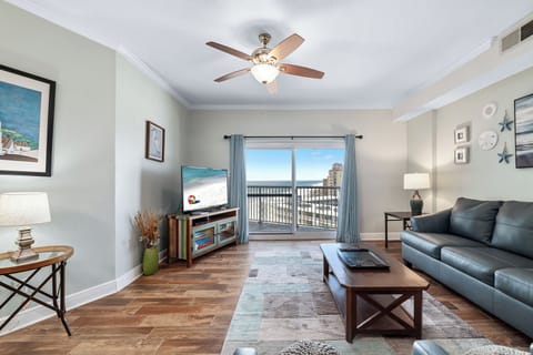Living areA
Welcome to Tradewinds 1206!