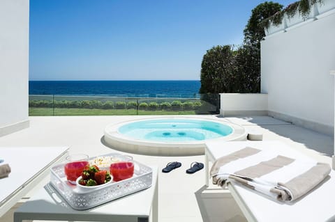 Autumn, Balcony / Terrace / Patio, Building Exterior, Garden, Hot Tub, Outdoor, Scenic View, Spring, Summer