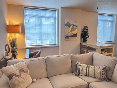 #StayinMyDistrict #BookDirect #EntireHome #ChristmasTree