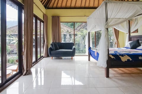 Deluxe Cottage, Lake View | Desk, free WiFi, bed sheets