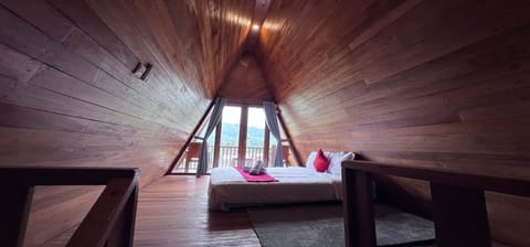 Family Room | Desk, free WiFi, bed sheets