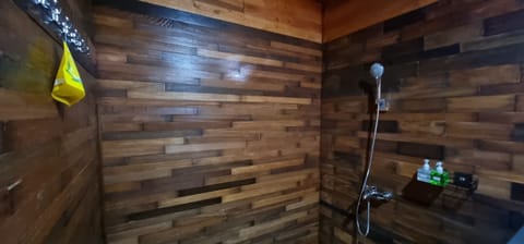 Standard Room | Bathroom | Shower, free toiletries, towels, soap