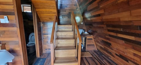 Family Room | Desk, free WiFi, bed sheets