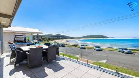 Front Verandah | Fingal Bay Beach 
