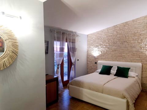 Panoramic Triple Room | Down comforters, desk, iron/ironing board, rollaway beds