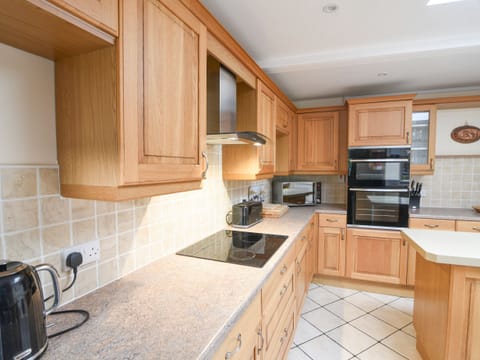 Fridge, dishwasher, electric kettle, toaster