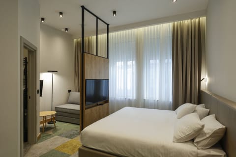 Junior Suite | Memory foam beds, in-room safe, desk, laptop workspace