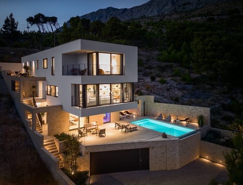  Villa Nitia spread over 3 levels, and connected with an indoor and outdoor staircase