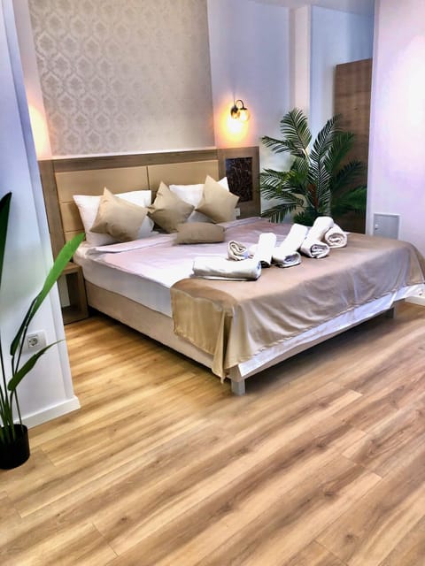 Standard Double Room, 1 Queen Bed | Individually decorated, soundproofing, free WiFi