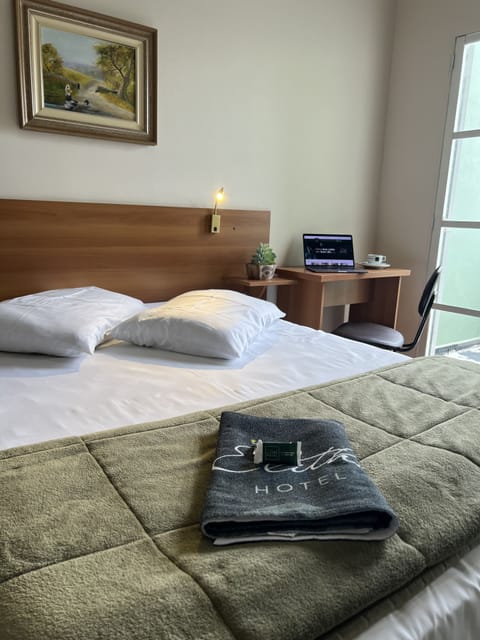 Deluxe Double Room | Free WiFi, bed sheets