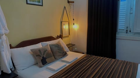Traditional double room with shared bathroom | Premium bedding, in-room safe, iron/ironing board, free WiFi