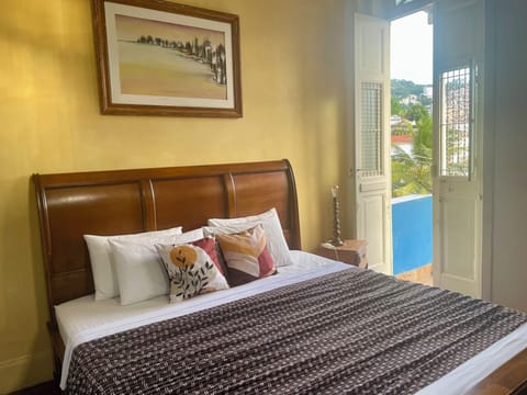 Panoramic double room with shared bathroom | Premium bedding, in-room safe, iron/ironing board, free WiFi