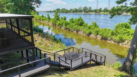 Look at those views of the canal and Tennessee River and Pickwick Lake
