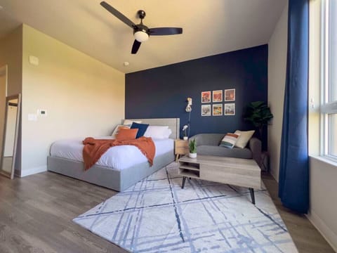 King-Size Comfort: Drift into Dreams in Our Spacious and Cozy Bedroom! #CloudStays