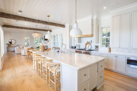 Kitchen island with seating for 4.