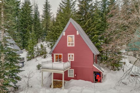 Snoqualmie Pass Vacation Rental | 2BR | 2BA | Stairs Required | 1,100 Sq Ft