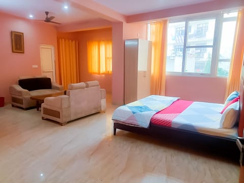 Deluxe Room | 1 bedroom, desk, soundproofing, free WiFi